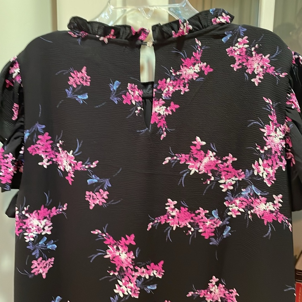 💚🆕 CeCe | Flutter Sleeve Dress Size Large. Pretty Floral Print and Neckline. - Picture 7 of 8